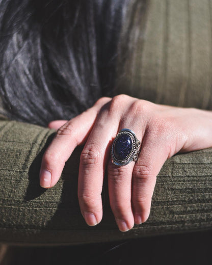 Anillo de Alpaca Ajustable con Lluvia de Estrellas – Protección y Magia Interior