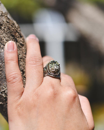 Anillo de Alpaca con Pirita – Hecho a Mano | Protección y Abundancia